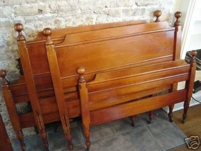 vintage maple twin with metal box spring willet golden Tin plate 